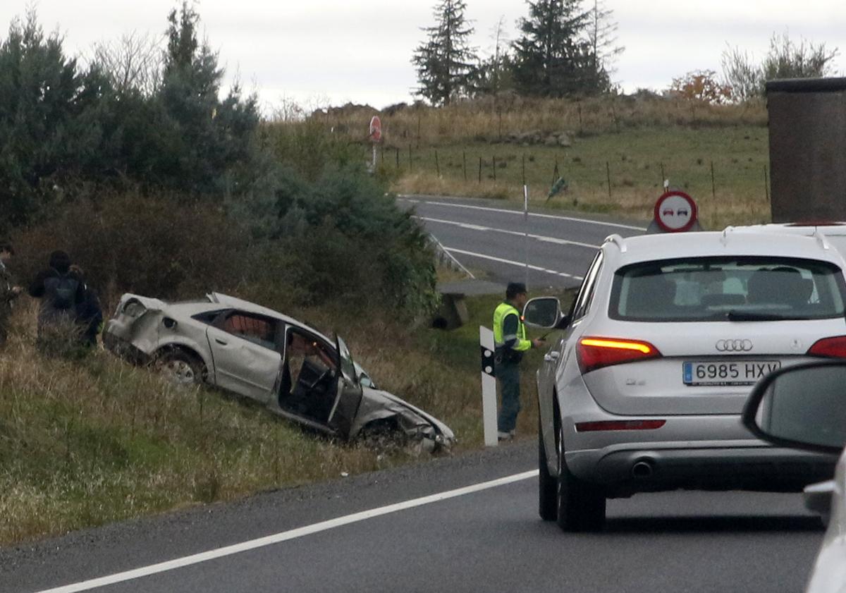Imagen principal - Accidente en la N-110.