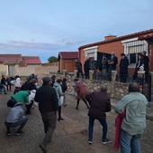 Los vecinos de Villalán de Campos rememoran la tradición de correr las castañas