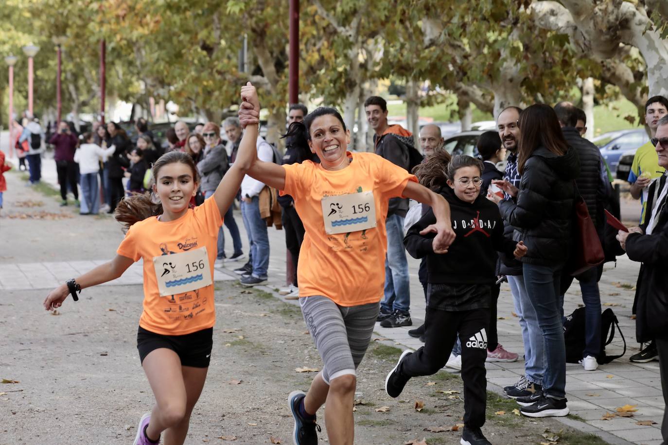 Alumnos, padres y profesores corren en Rio Running