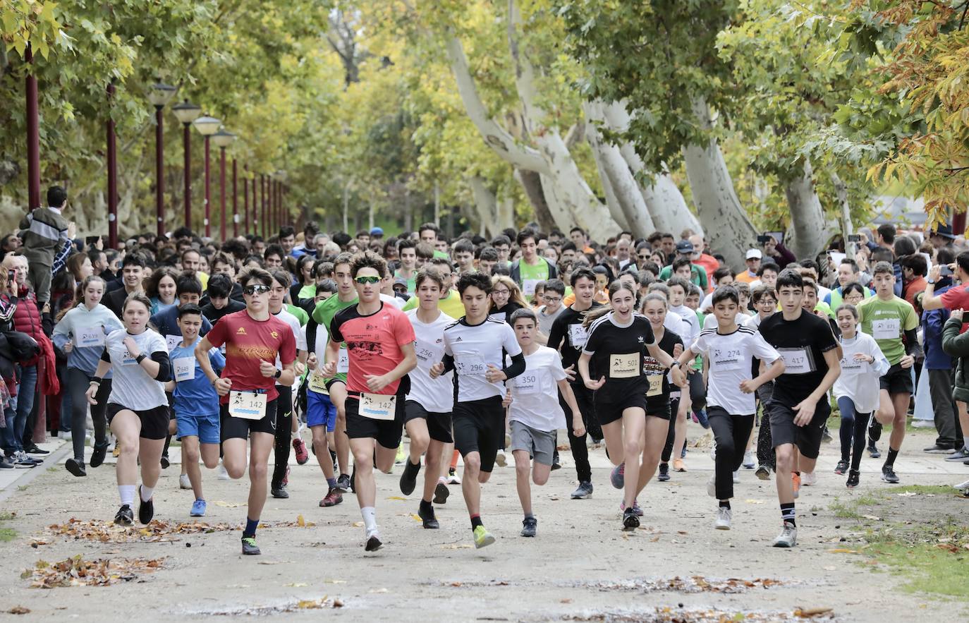 Alumnos, padres y profesores corren en Rio Running