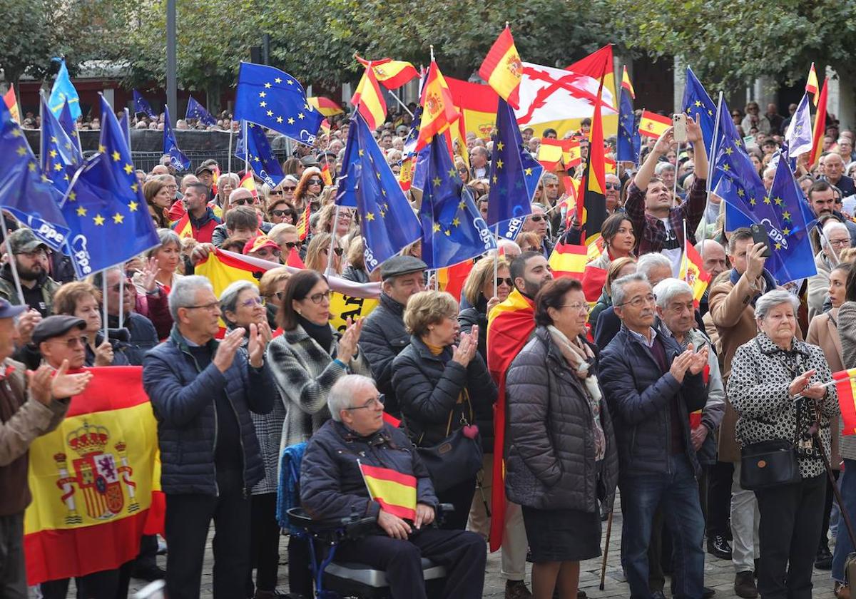 Los palentinos claman contra la amnistía en la Plaza Mayor