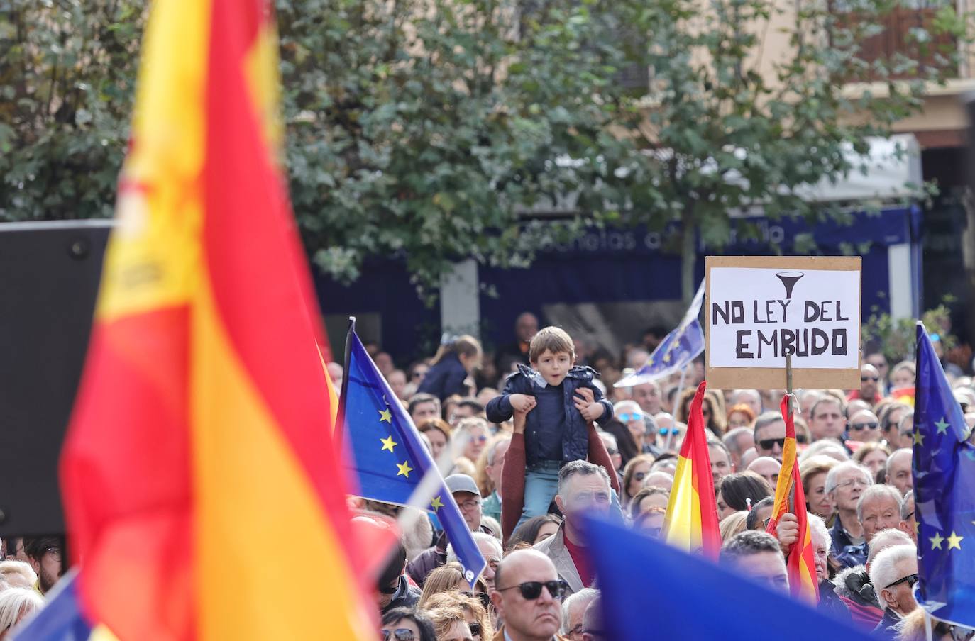 Los palentinos claman contra la amnistía en la Plaza Mayor