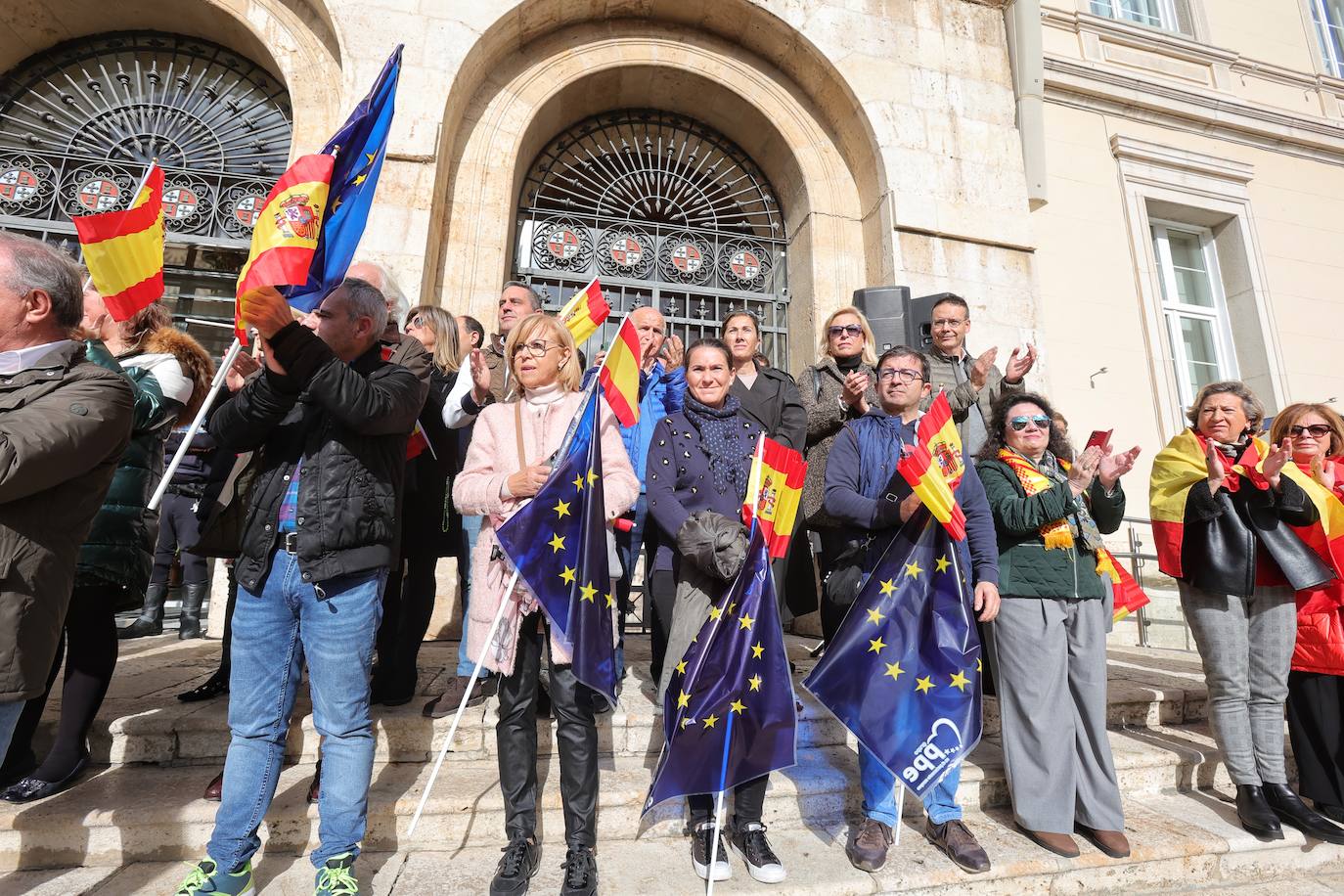 Los palentinos claman contra la amnistía en la Plaza Mayor