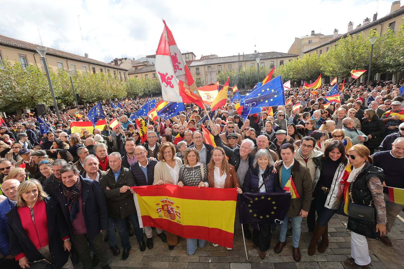 Los palentinos claman contra la amnistía en la Plaza Mayor