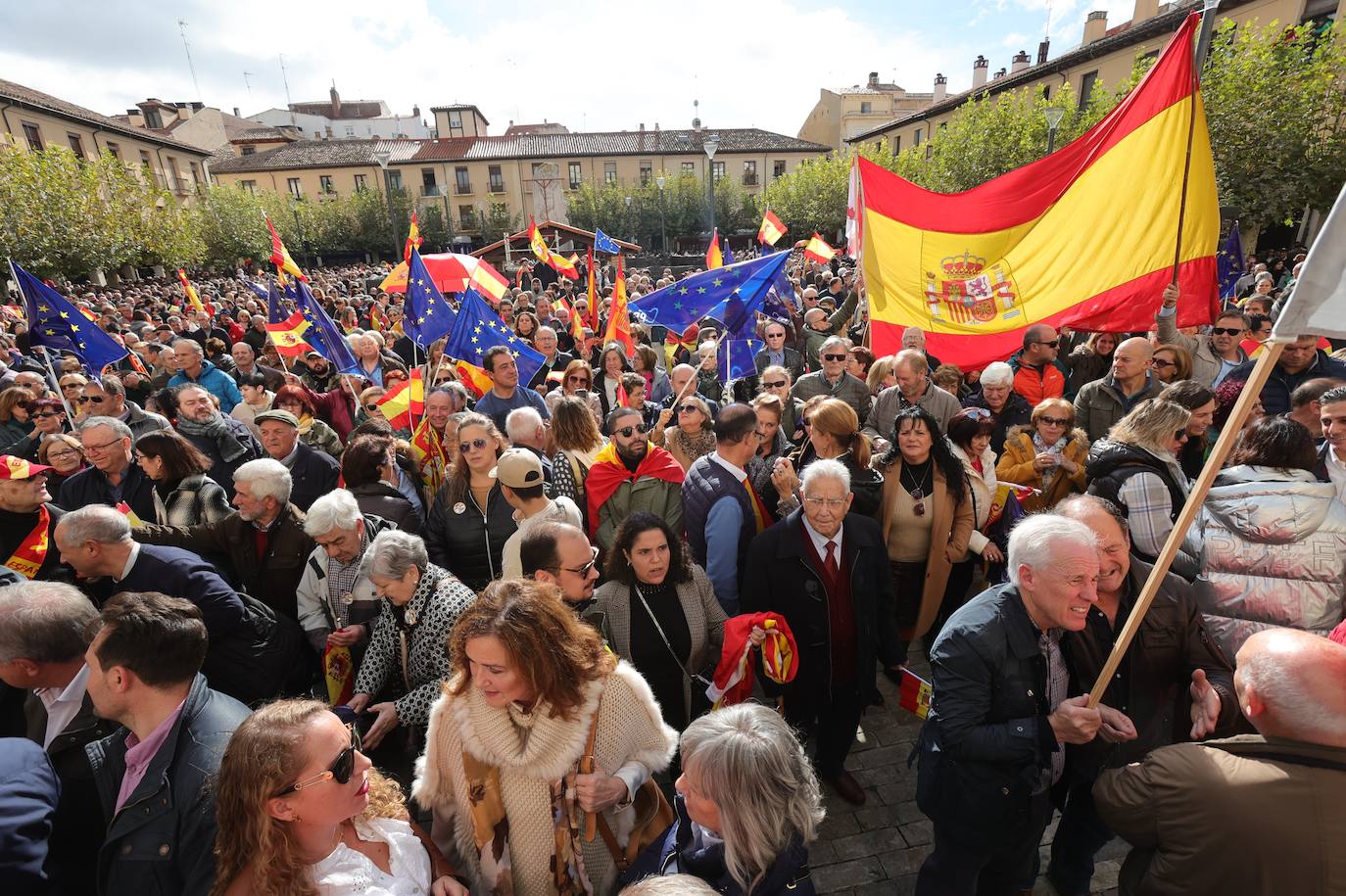 Los palentinos claman contra la amnistía en la Plaza Mayor