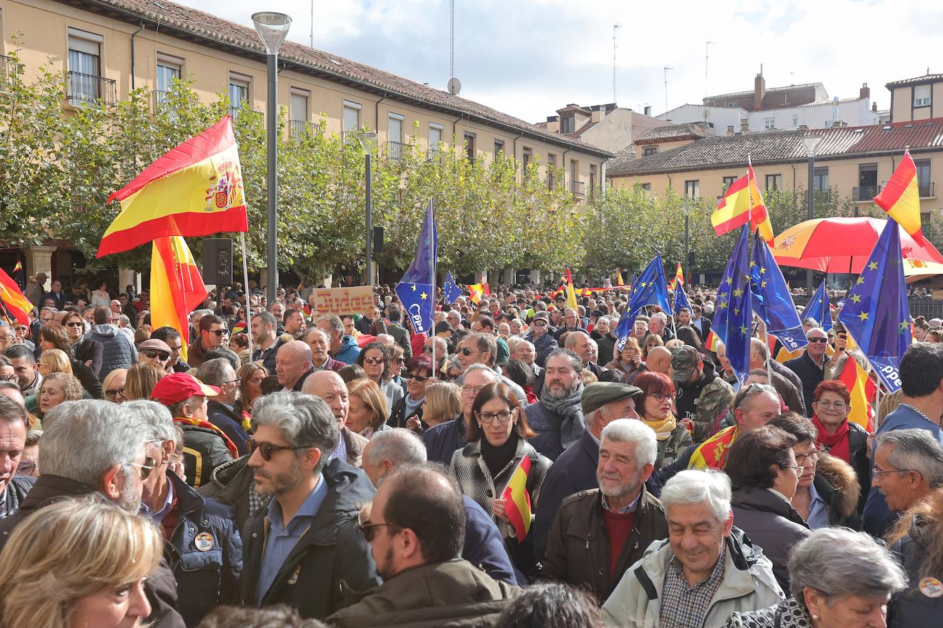 Los palentinos claman contra la amnistía en la Plaza Mayor