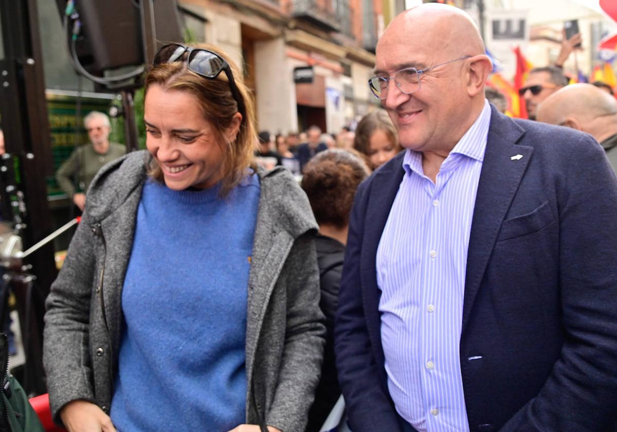 El alcalde de Valladolid, Jesús Julio Carnero, durante un momento de la concentración.