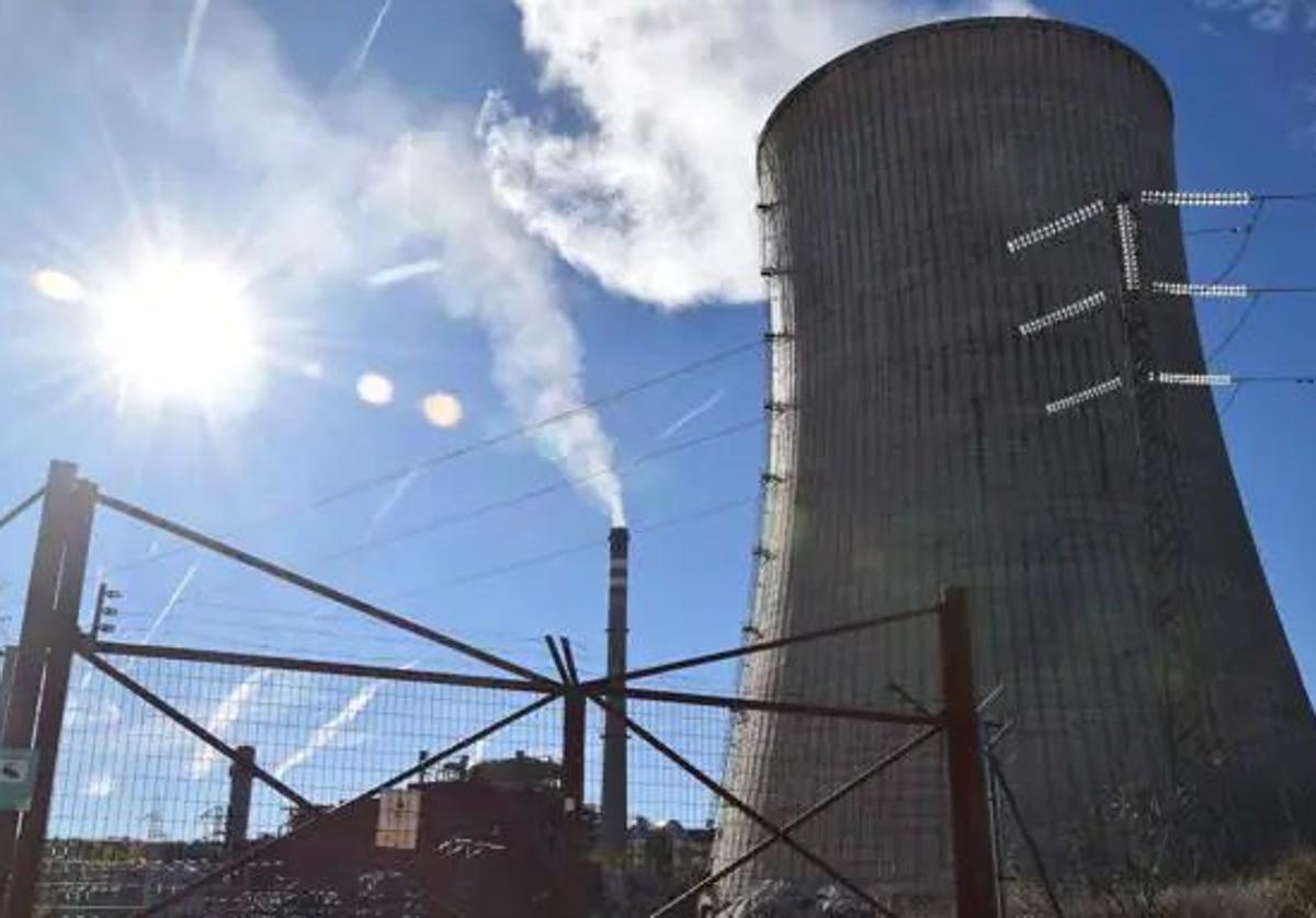 El cierre de las térmicas como la de Velilla del Río Carrión (Palencia) han reducido la factura de gases.