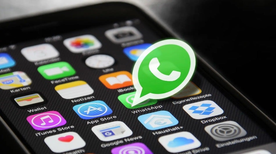 Aplicación de WhatsApp en un móvil.