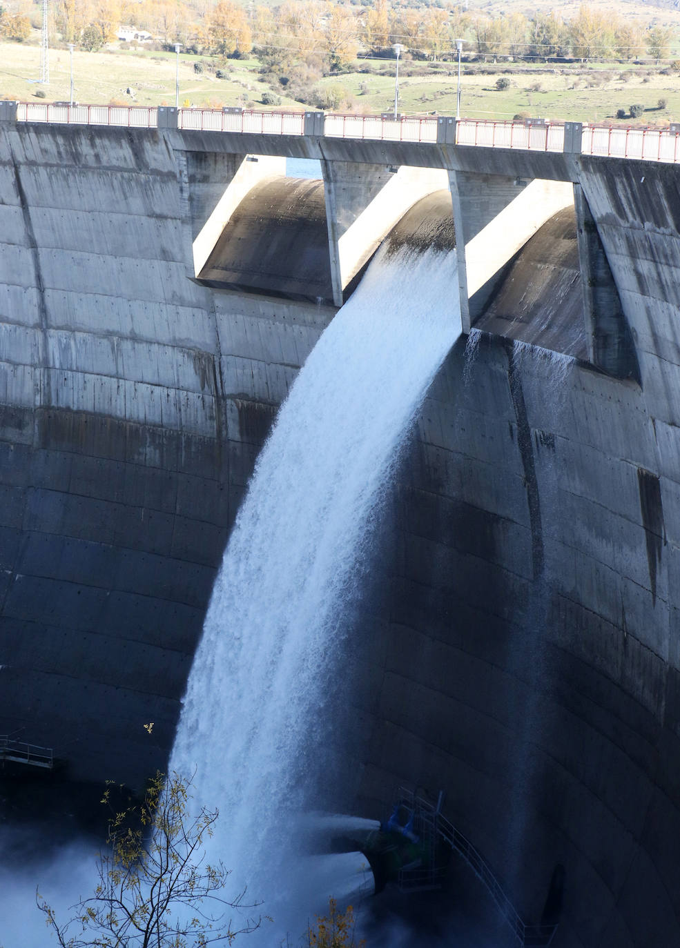 El embalse del Pontón Alto, al cien por cien de su capacidad, en imágenes