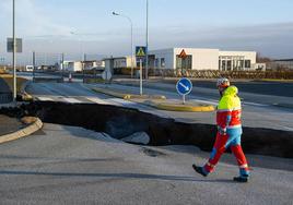 Una grieta de kilómetros en Grindavik, Islandia