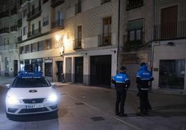 Agentes de la Policía Local de Segovia en una ronda nocturna.