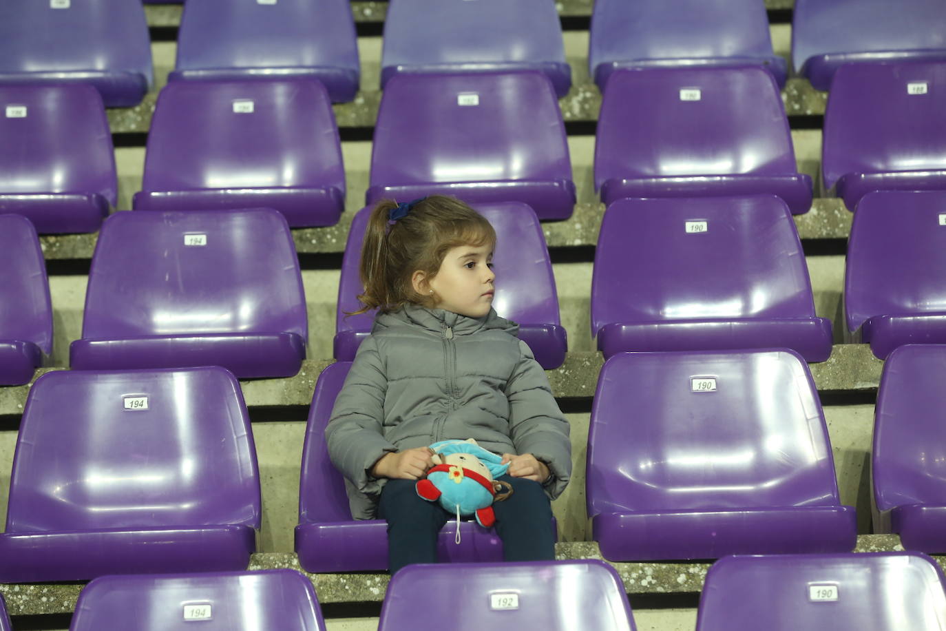 Búscate en las gradas del Estadio José Zorrilla (1 de 3)