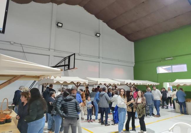 Feria de artesanía en el pabellón municipal