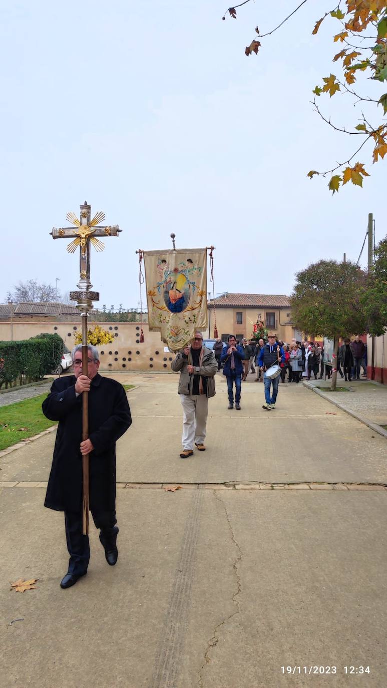 Las imágenes del estreno de la alfombra floral en Villalán de Campos