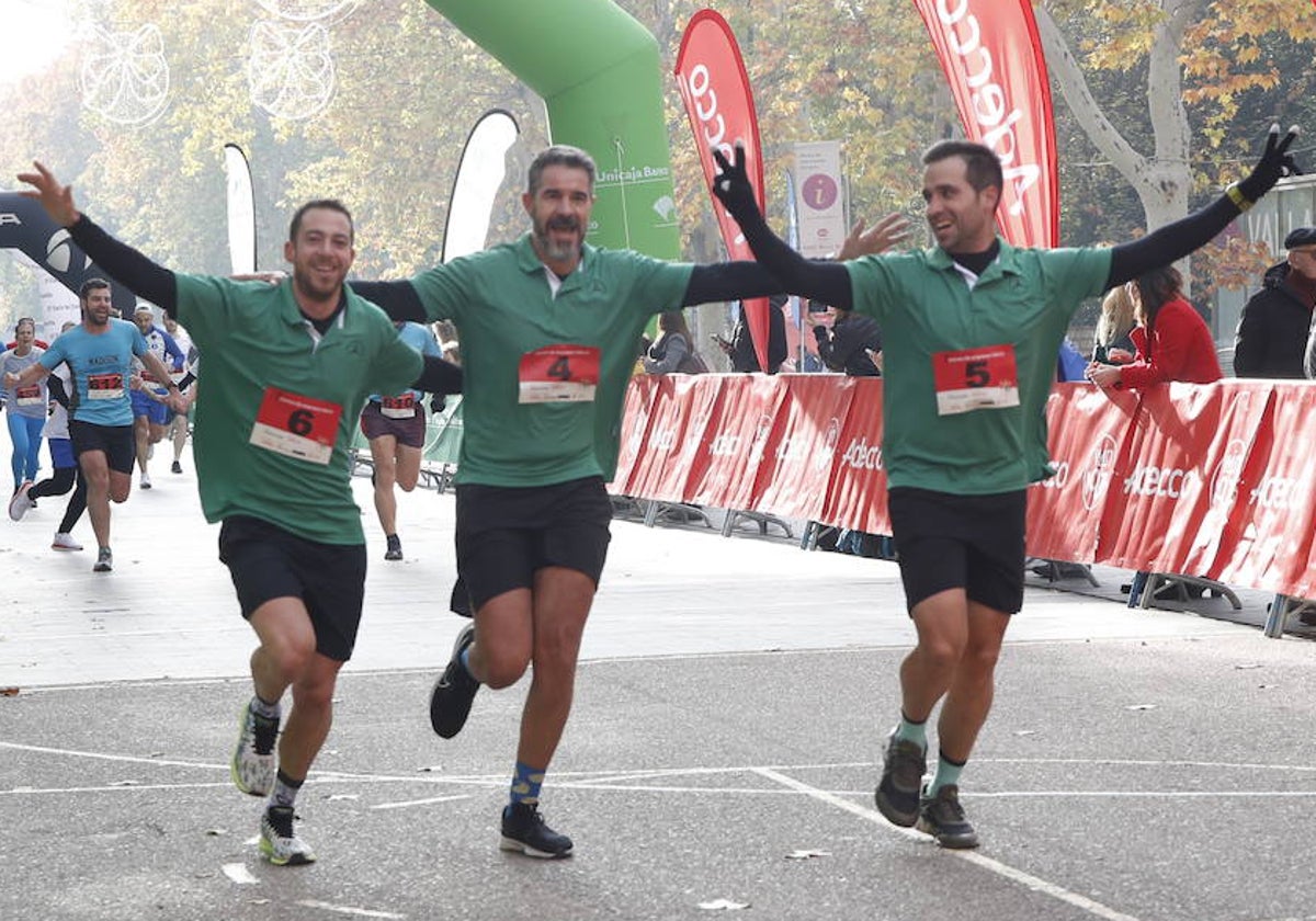 En imágenes, los equipos participantes en la VII Carrera de Empresa Adecco (8/13)