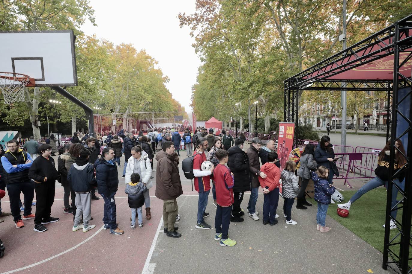 En imágenes, la Fan Zone de la Selección Española en la Acera Recoletos