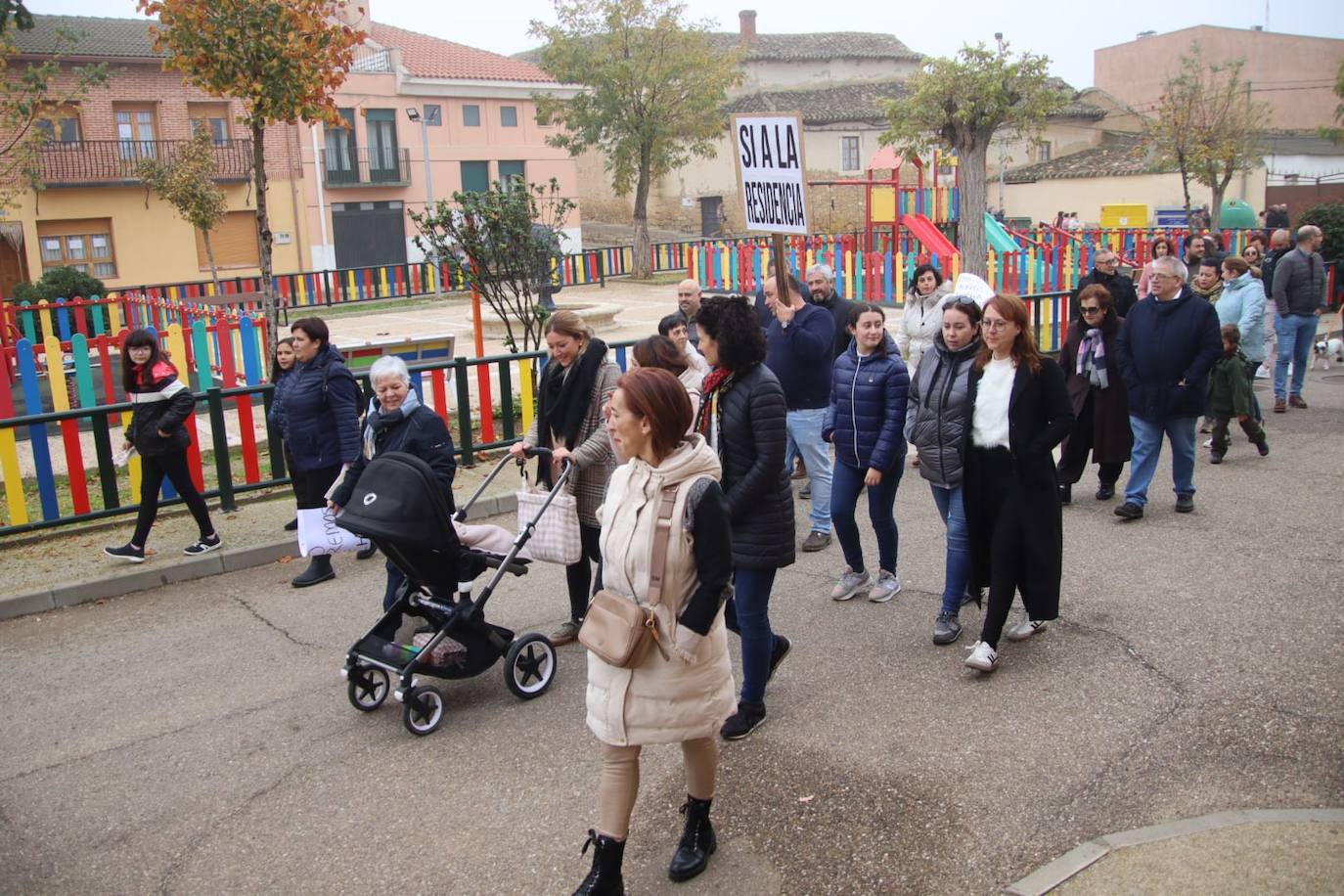 La manifestación de Villabrágima por el proyecto municipal de residencia de ancianos