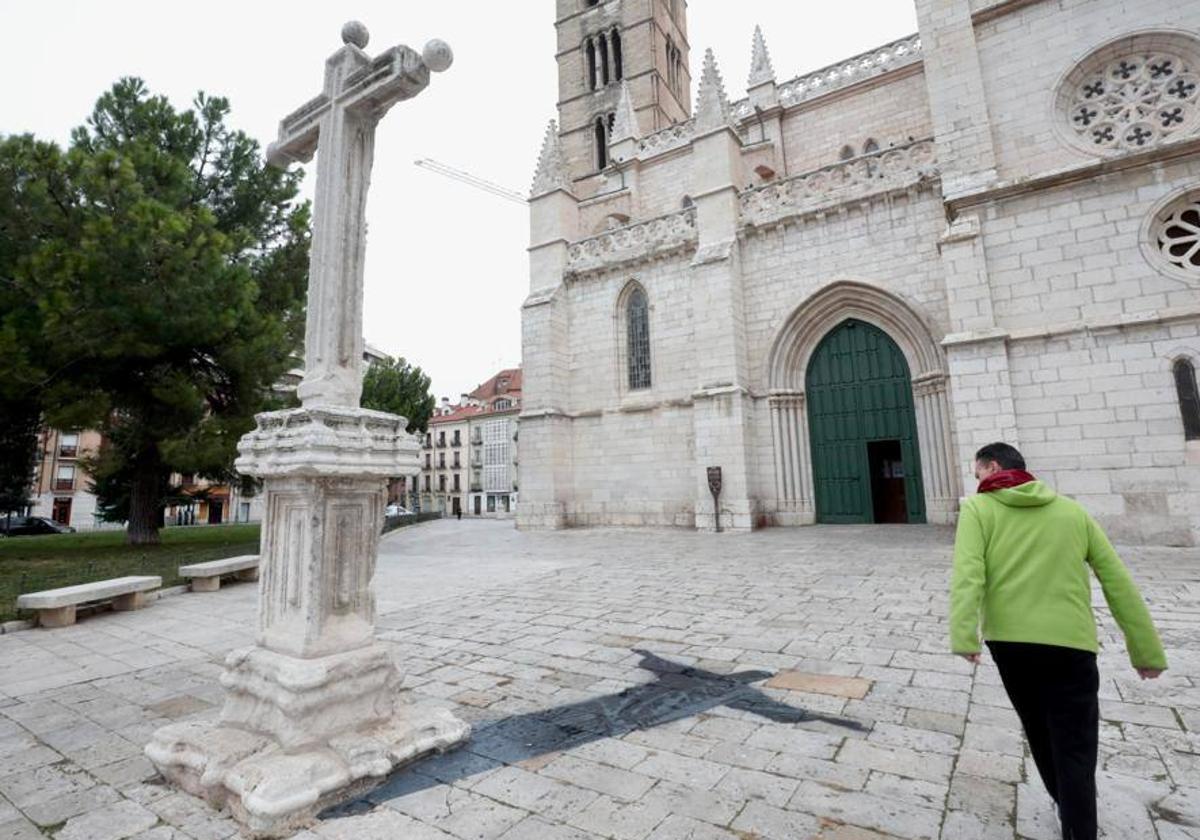 Proyección del Cristo Redentor desde el crucifijo situado frente a la iglesia de La Antigua.