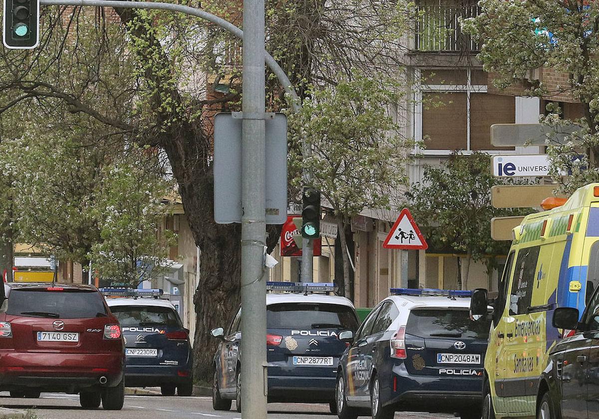 Patrullas de Policía Nacional en el paseo Ezequiel González.