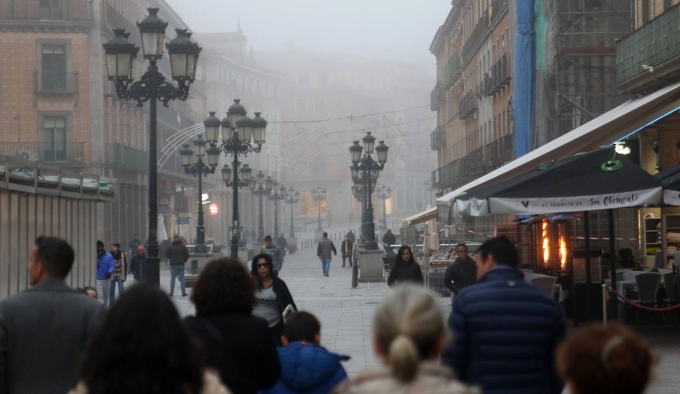 Lunes de intensa niebla en Segovia