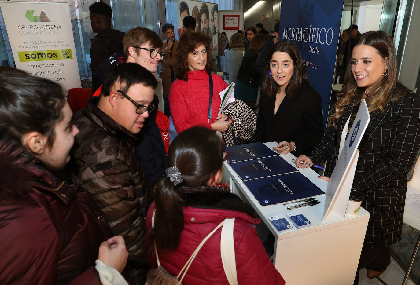 La VIII Feria del Empleo de la Cámara reúne a 400 jóvenes en el Lecrác