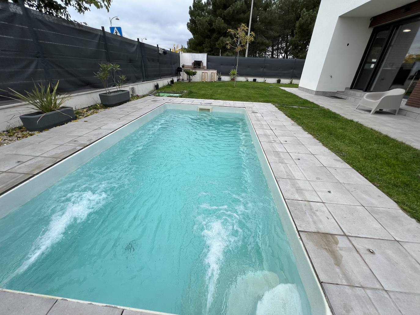 Una casa contemporánea con toques castellanos en el alfoz vallisoletano