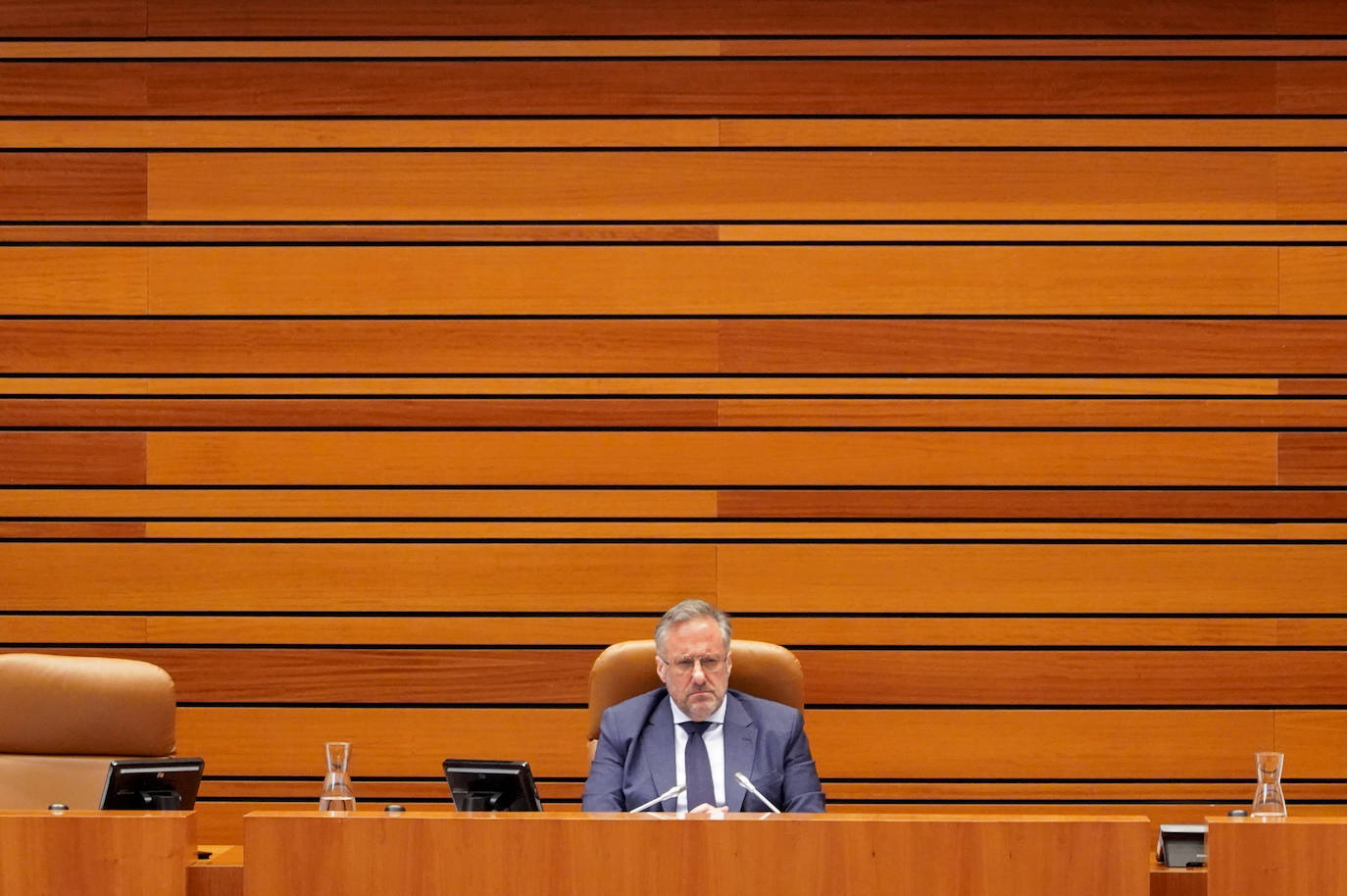 Carlos Pollán, presidente de las Cortes, durante el pleno.