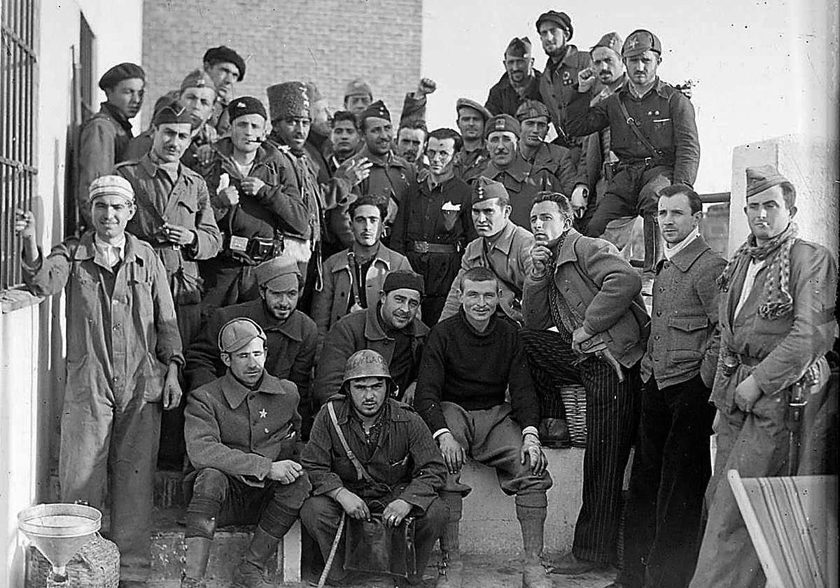 Fotografía tomada en Carabanchel en el invierno de 1937. En ella aparece el miliciano Agapito Marazuela.