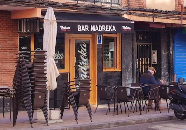 Exterior del bar robado en la madrugada de este jueves.