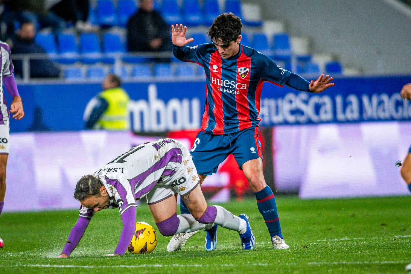 La victoria del Real Valladolid ante el Huesca, en imágenes