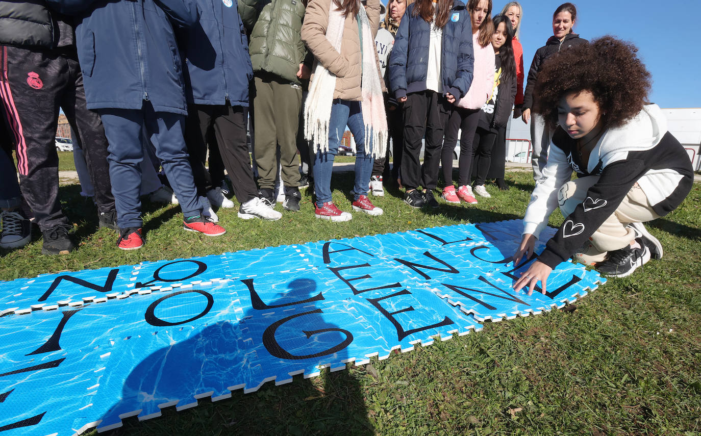 Los alumnos del Victorio Macho y del Sofía Tartilán conmemoran el 25-N