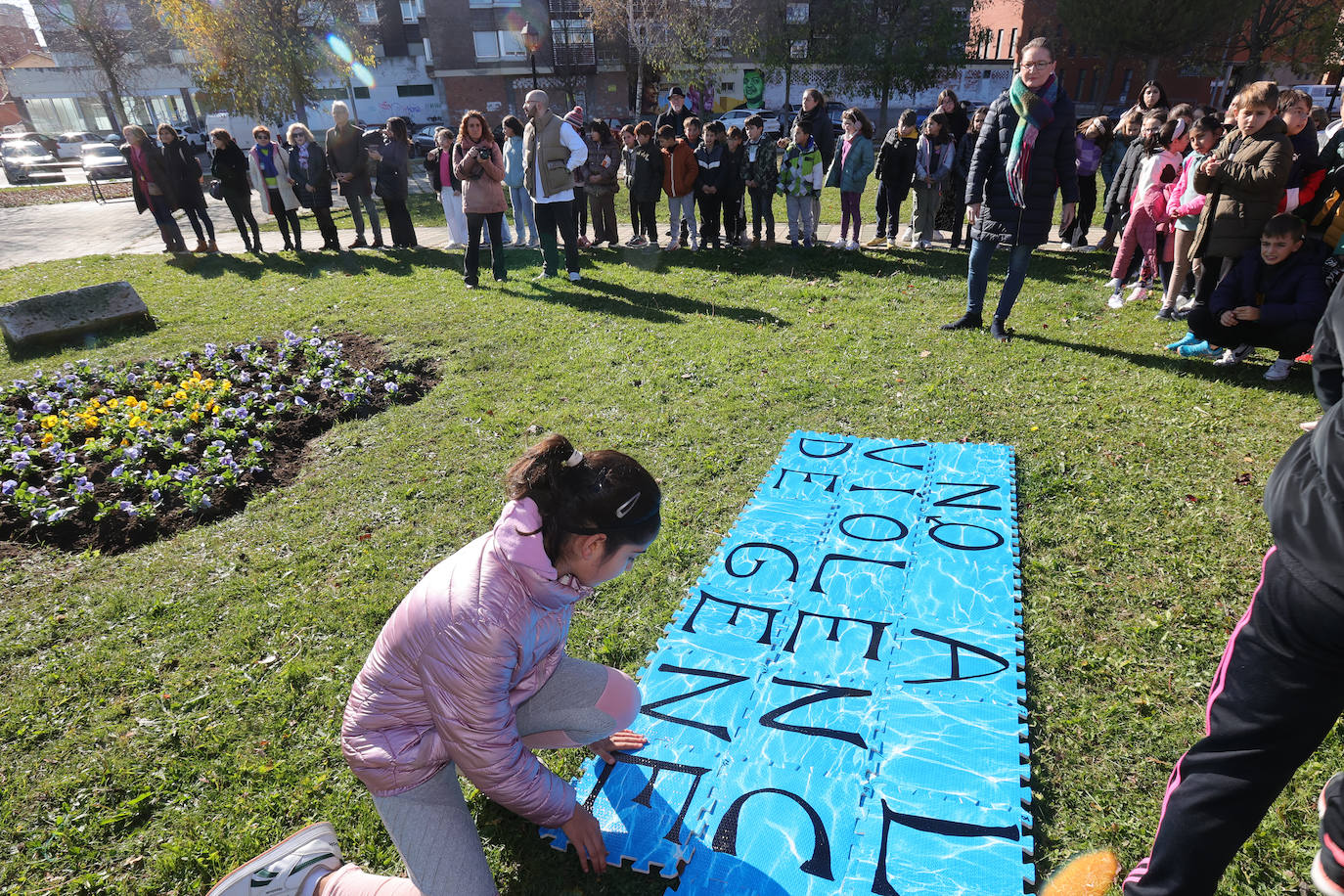 Los alumnos del Victorio Macho y del Sofía Tartilán conmemoran el 25-N