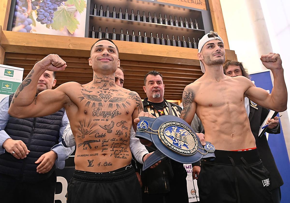 Salvi Jiménez y Juanfe Gómez sujetan el cinturón por el que pelearán este sábado.