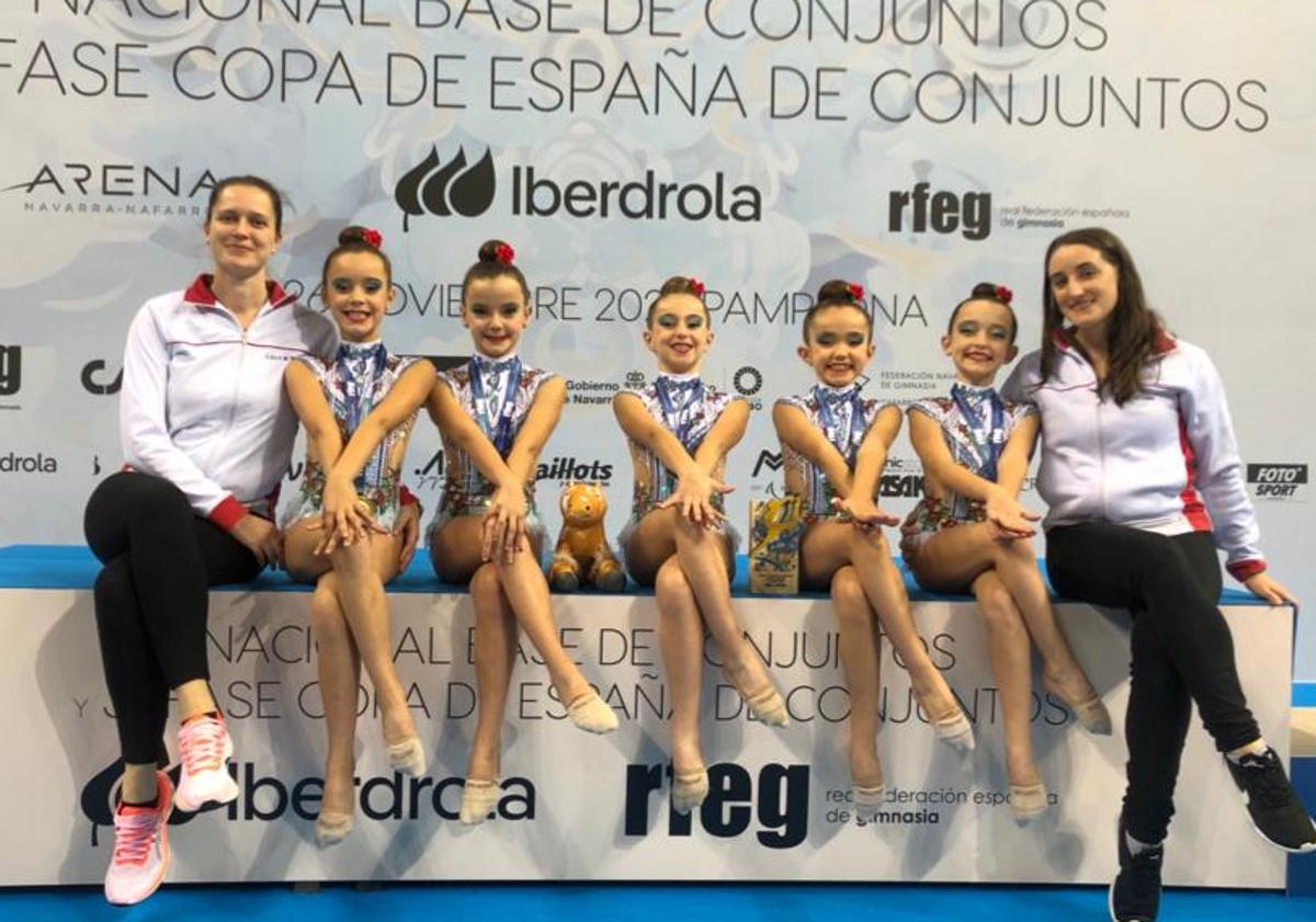 Imagen principal - La Victoria ata su futuro con el título de campeón de España prebenjamín