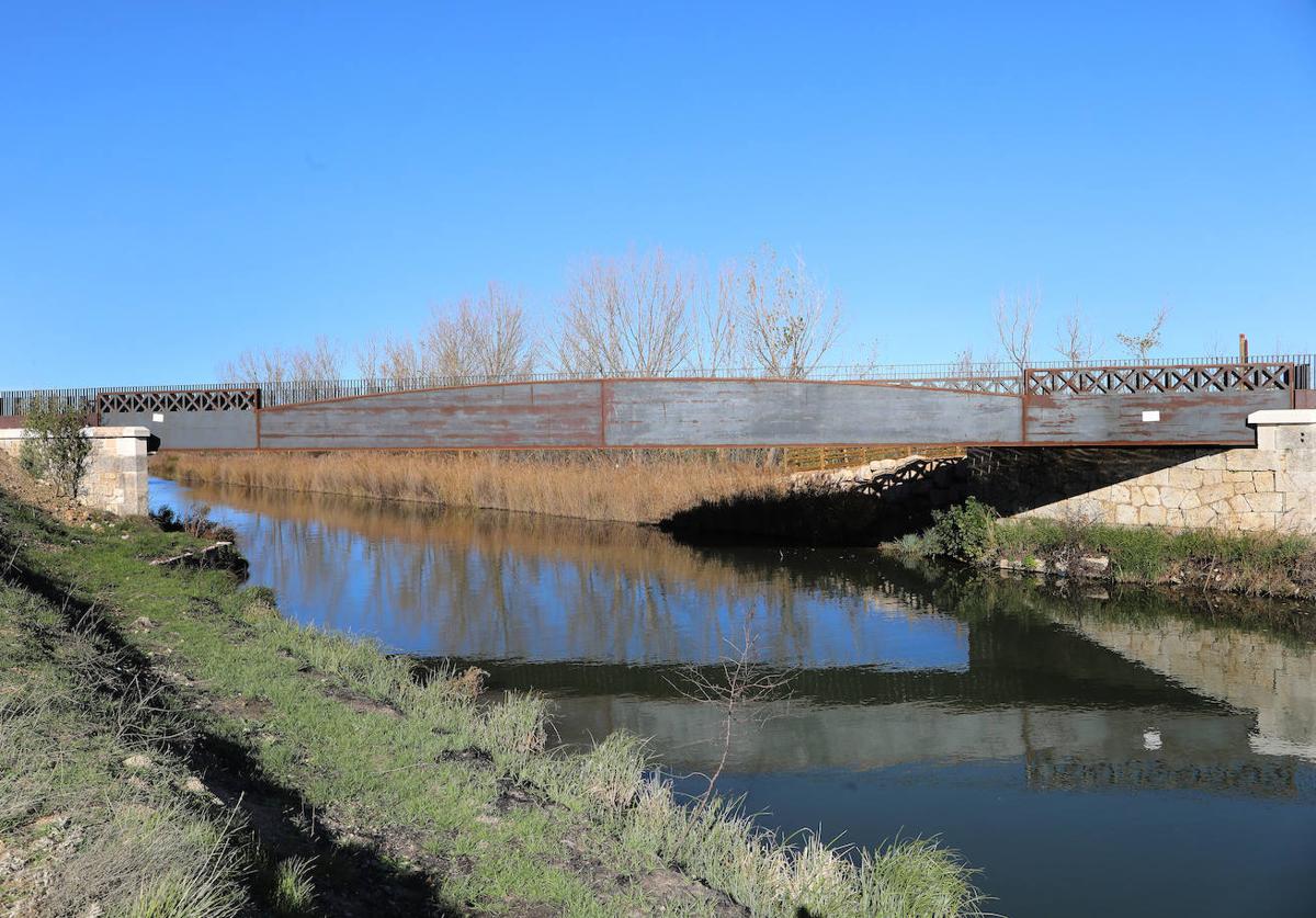 Nuevo puente sobre el Canal de Castilla.