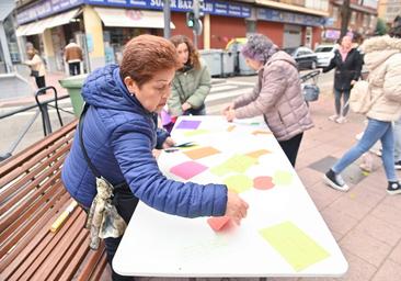 Mujeres de La Rondilla recogen mensajes contra la violencia machista