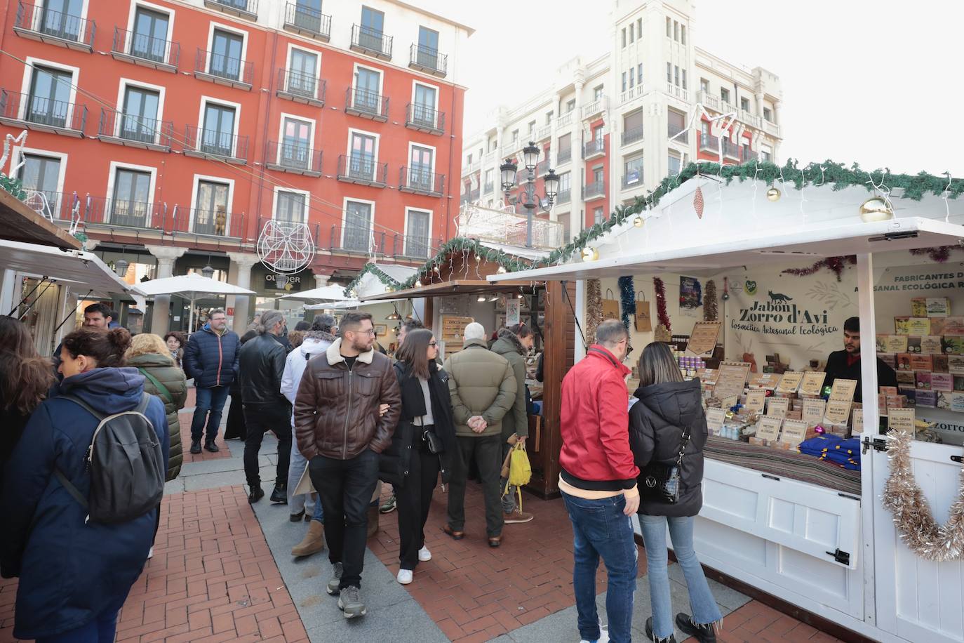 Imágenes del ambiente navideño en la Plaza Mayor (1/2)