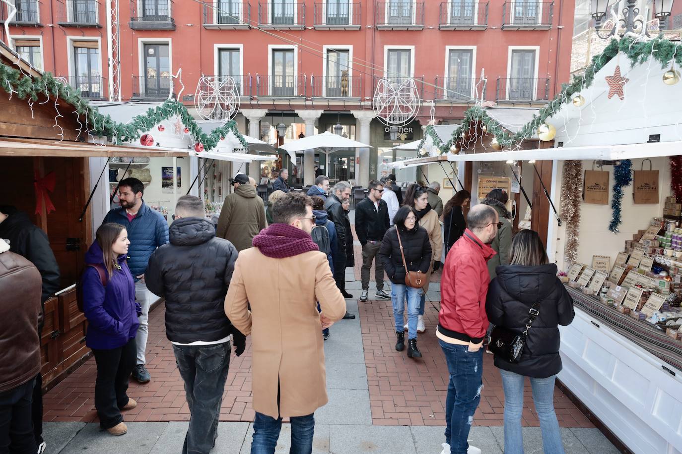 Imágenes del ambiente navideño en la Plaza Mayor (1/2)