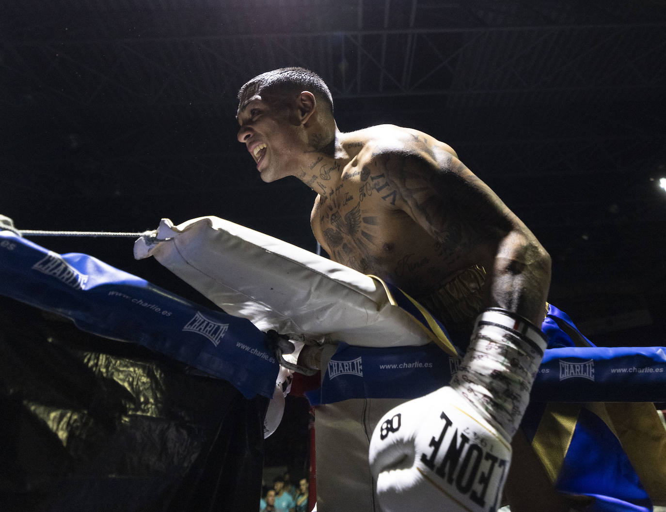 Imágenes del combate que ha dejado a Salvi sin el cinturón europeo