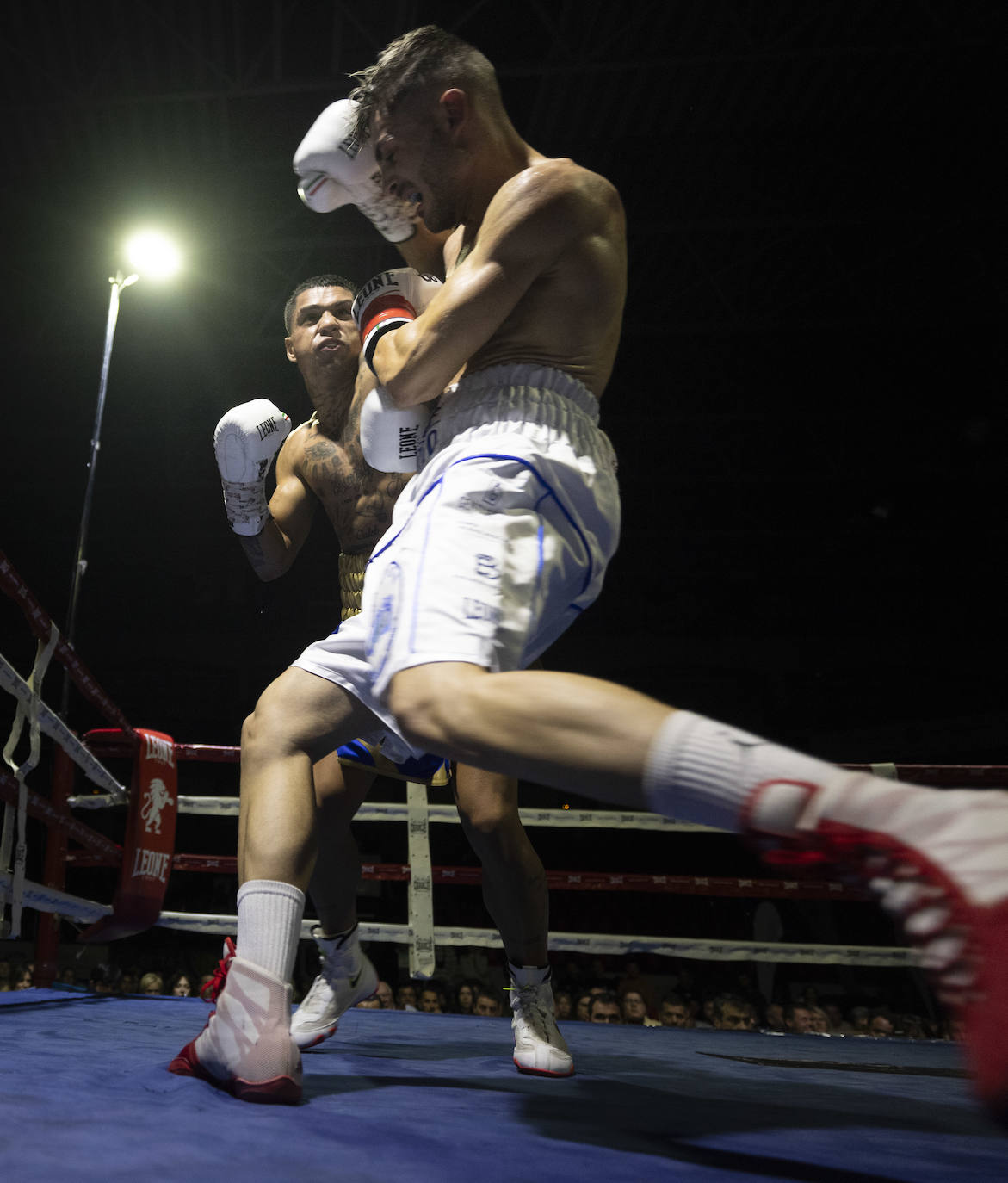Imágenes del combate que ha dejado a Salvi sin el cinturón europeo
