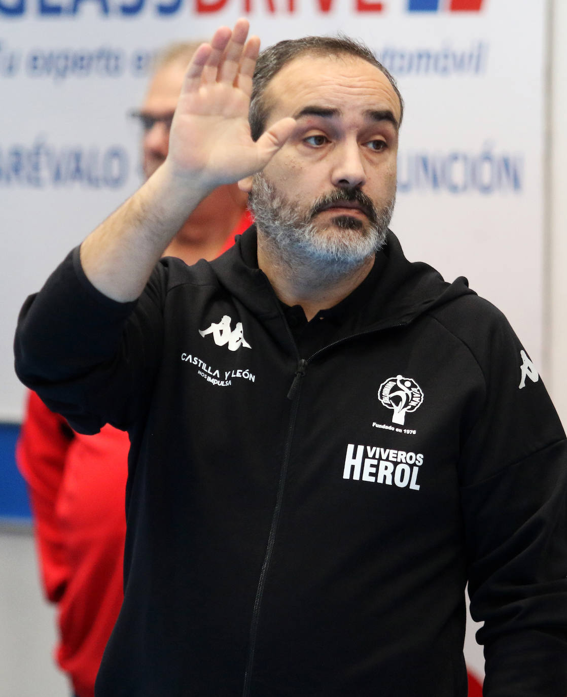 Victoria de Balonmano Nava ante el Puente Genil (27-26)