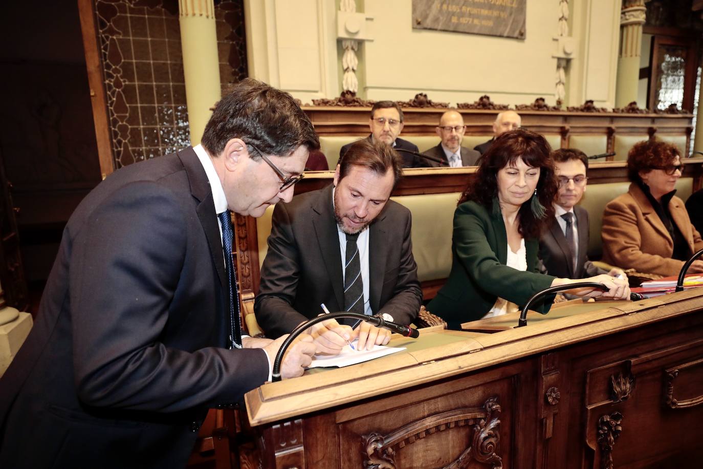 La despedida se firma con un Bic azul