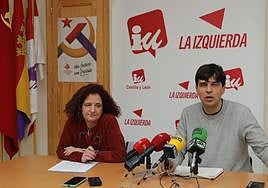 Rocío Blanco y Juan Gascón, en rueda de prensa en IU.