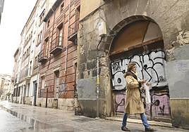 El edificio que se rehabilitará para acoger once apartamentos turísticos.