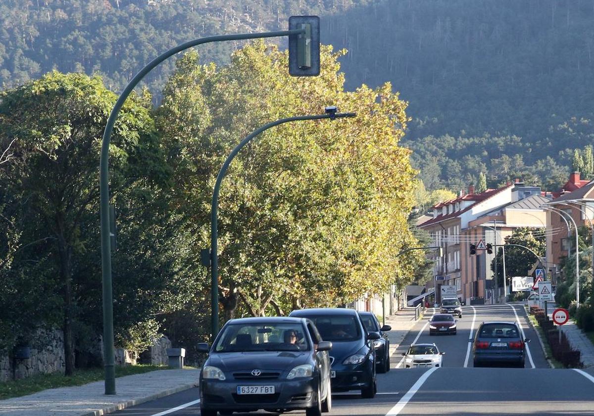 Semáforos en la salida hacia Segovia de San Rafael en la N-603.