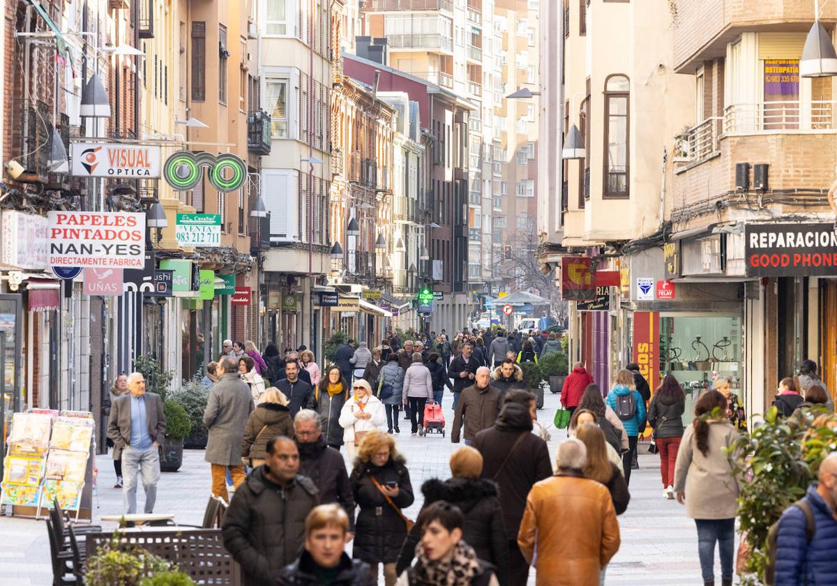 La distancia media de las calles de Valladolid se sitúa en torno a los 302 metros. La calle Mantería mide 303.