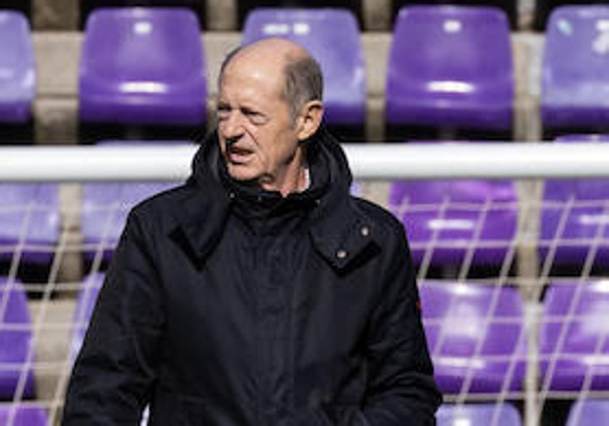 Luis Mariano Minguela, durante una sesión de fotos este mes de noviembre en el estadio José Zorrilla