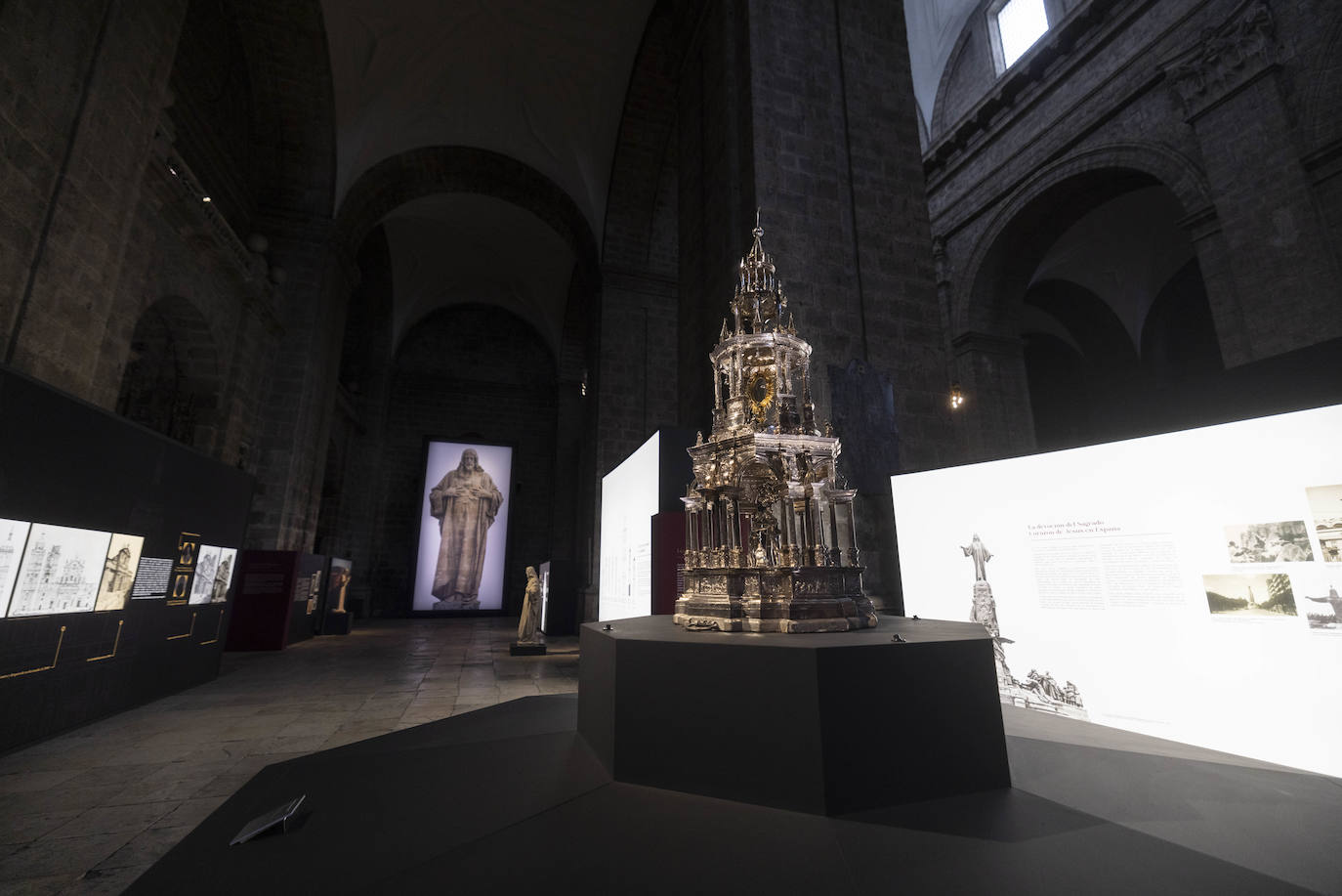 Las imágenes de la exposición &#039;Venga tu reino&#039; en la Catedral