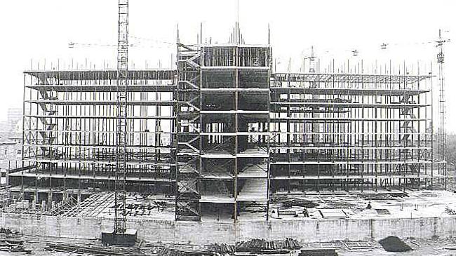 Imagen después - El desaparecido Seminario Conciliar y las obras de construcción en el mismo terreno del Clínico (1977).